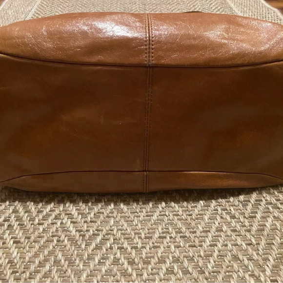 HOBO ONE STRAP, ZIPPERED CAMEL COLOR MID-SIZE BAG - Picture 4 of 12